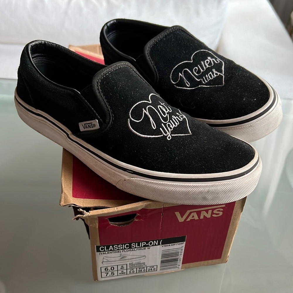 Vans Classic Slip-on Valentine 6.5/7.5 Black Suede Sneaker